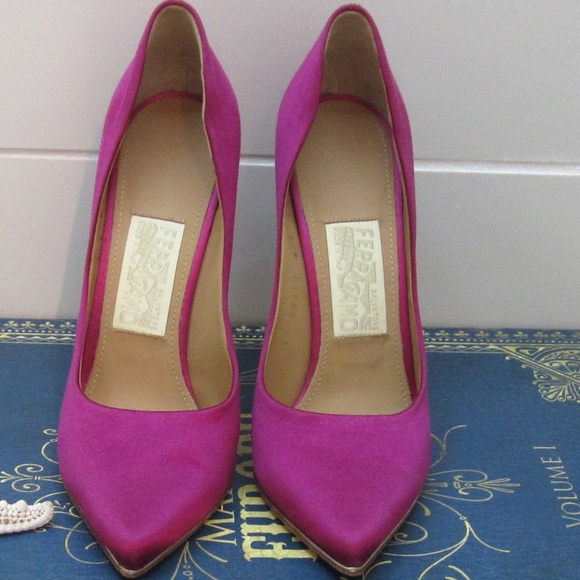 Salvatore Ferragamo Shoes - Salvatore Ferragamo Heel Pump size 8 B NWOT